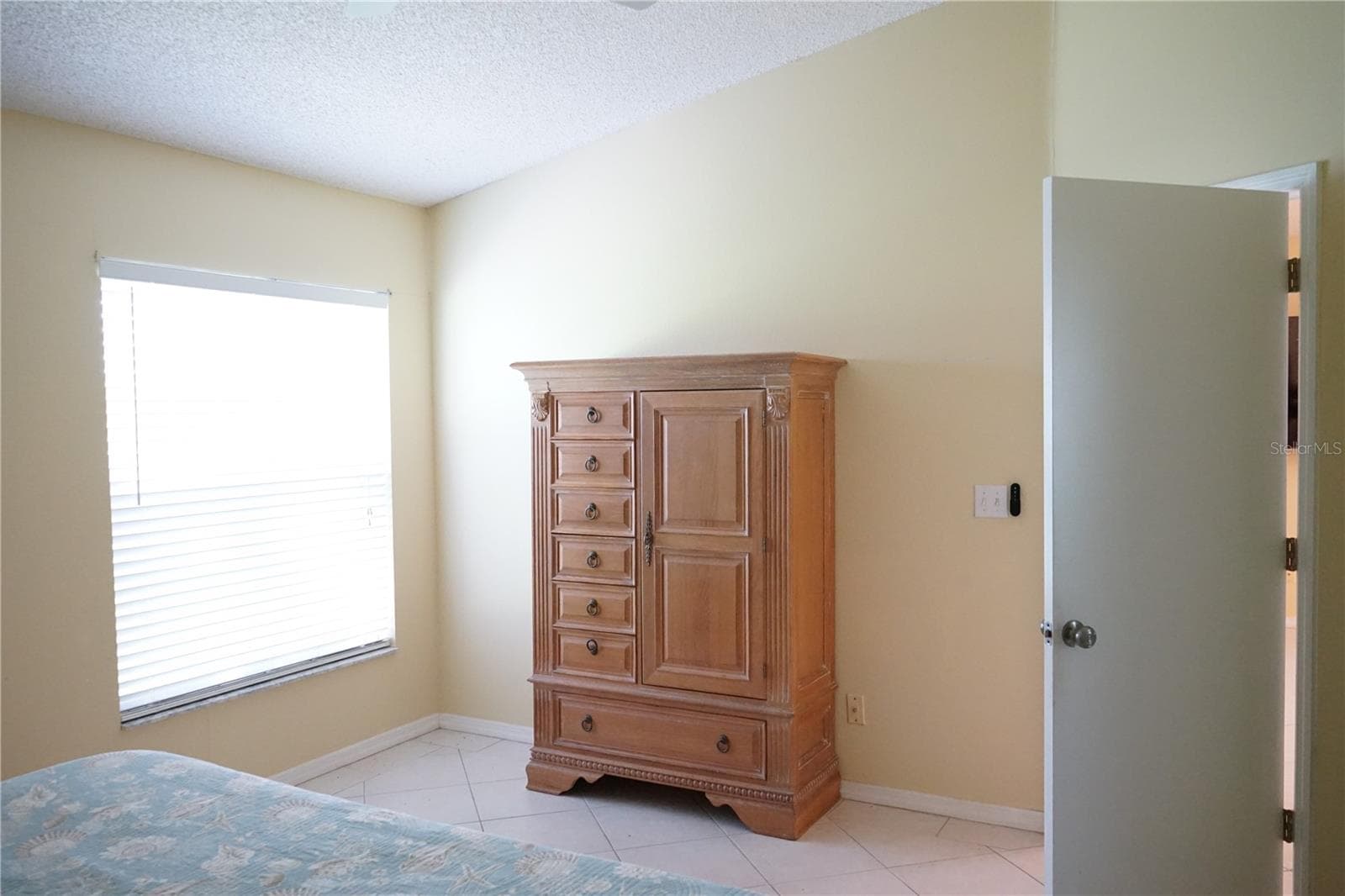 vaulted ceilings - 652 MC DANIEL ST, SUN CITY CENTER