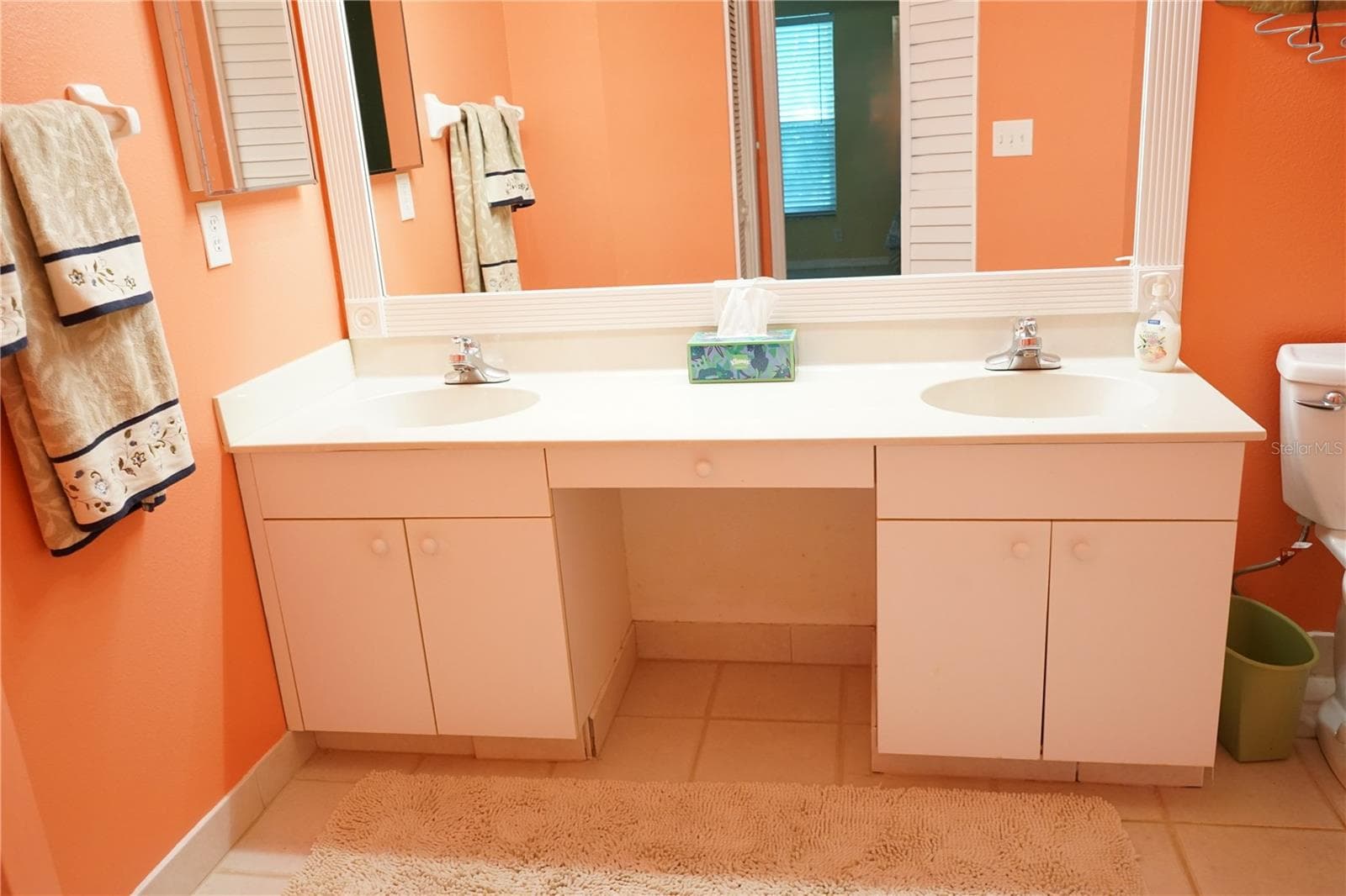 large vanity - 652 MC DANIEL ST, SUN CITY CENTER