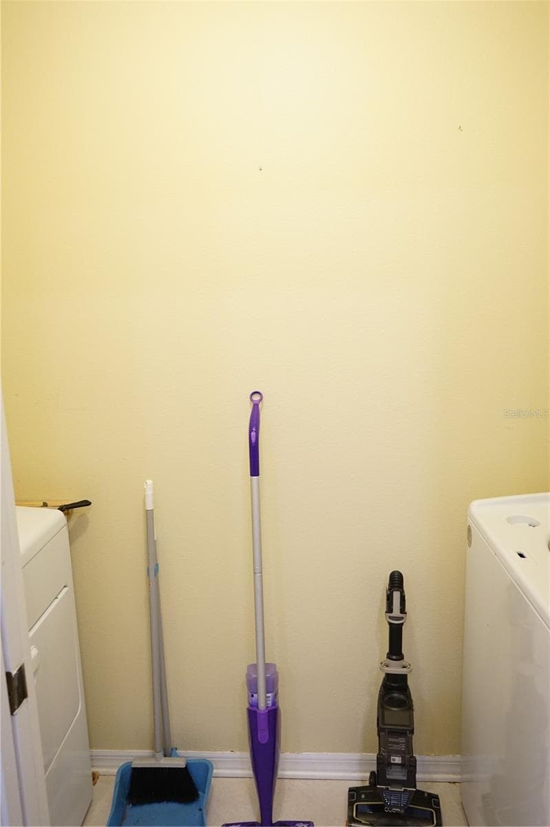 laundry closet is next to kitchen - 652 MC DANIEL ST, SUN CITY CENTER