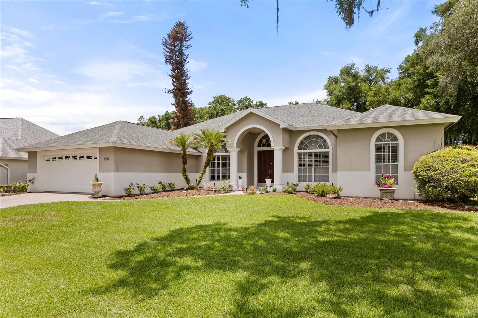 Single Family Residence at 1521 EDGEWATER DR, MOUNT DORA, photo 2 of 55