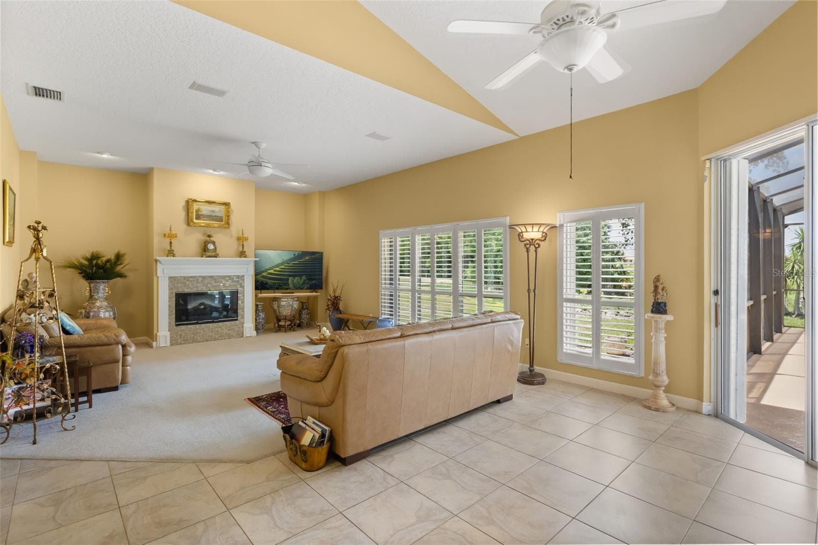 Single Family Residence at 1521 EDGEWATER DR, MOUNT DORA, photo 7 of 55