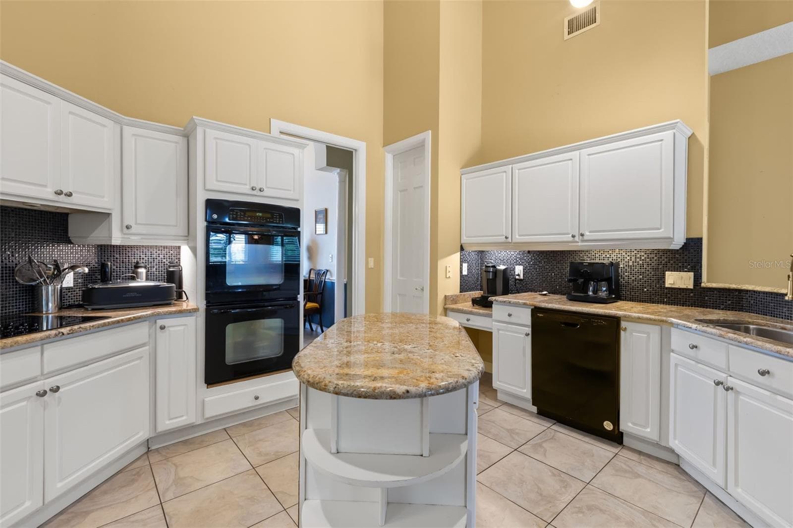 Single Family Residence at 1521 EDGEWATER DR, MOUNT DORA, photo 15 of 55