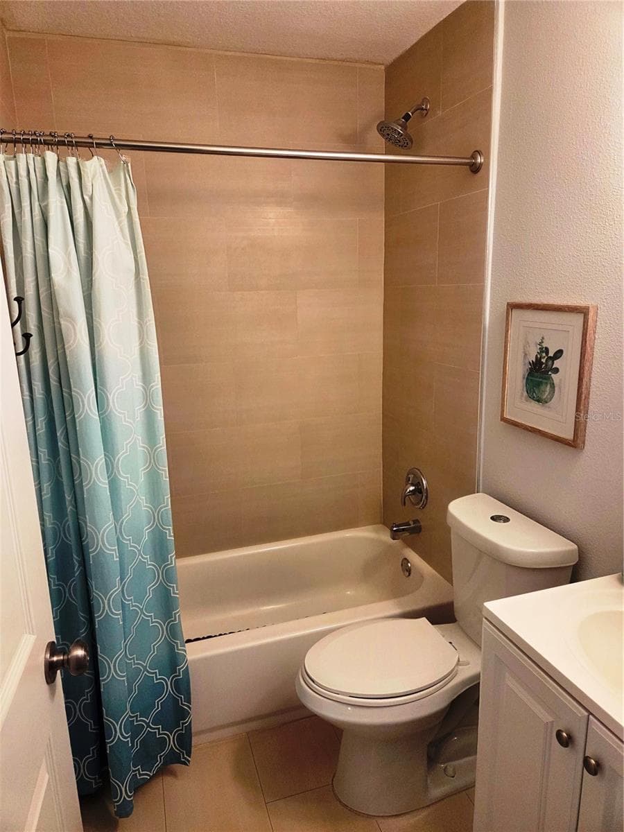 Hall Bath - 8039 GARDEN DR #109, SEMINOLE