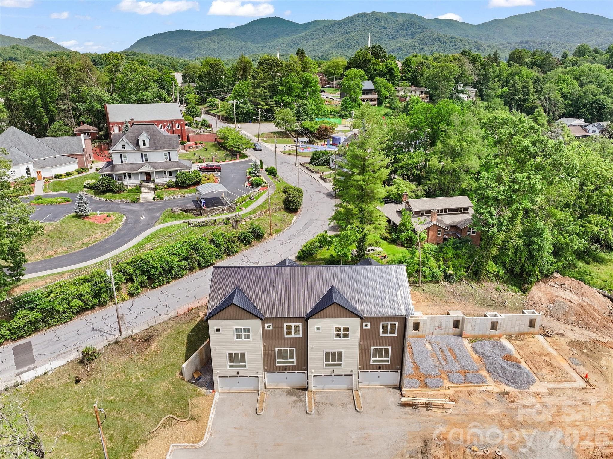 Townhouse at Waynesville, photo 2 of 30