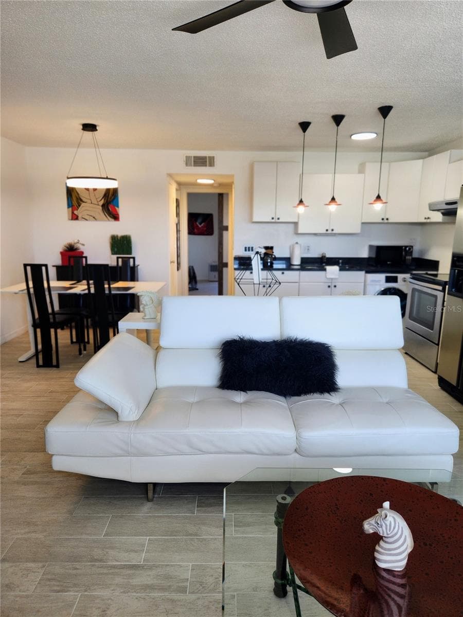 Condominium at 9101 W HILLSBOROUGH AVE #I209, TAMPA, photo 4 of 81