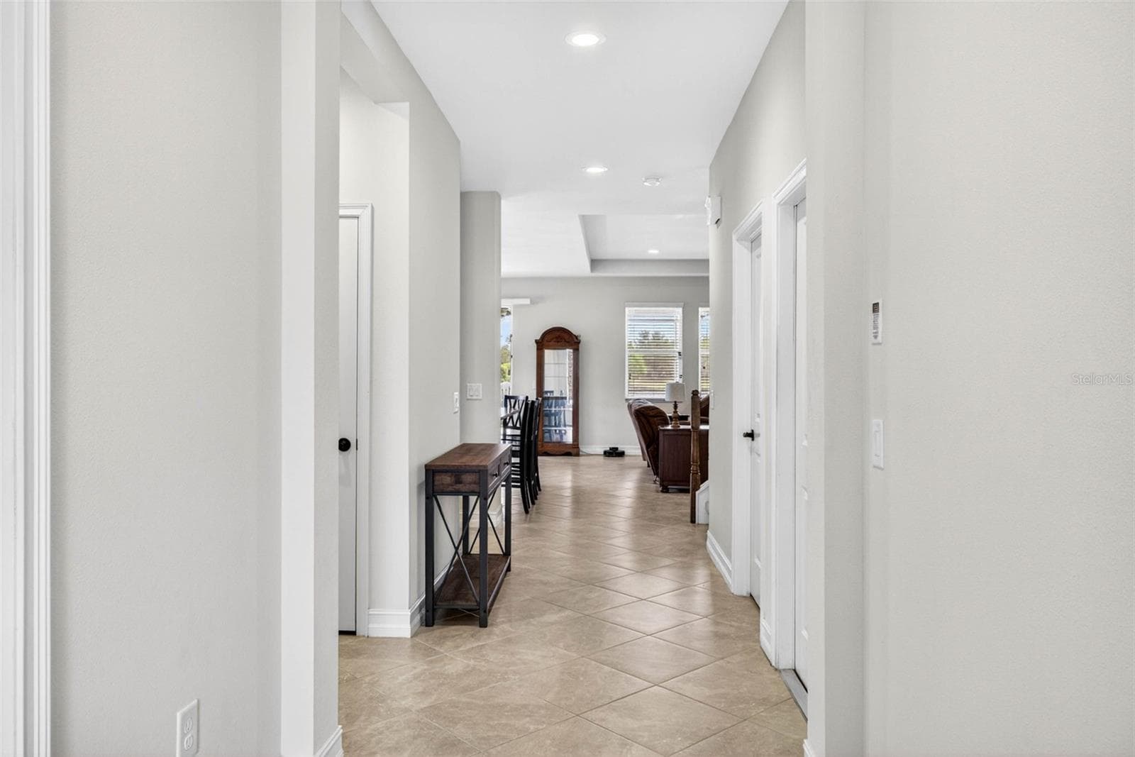 Bright and open entryway with high ceilings. - 7109 BAY LAUREL CT, WESLEY CHAPEL