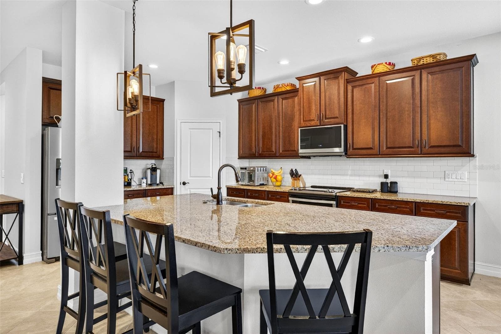 An island seating for 4 - 7109 BAY LAUREL CT, WESLEY CHAPEL