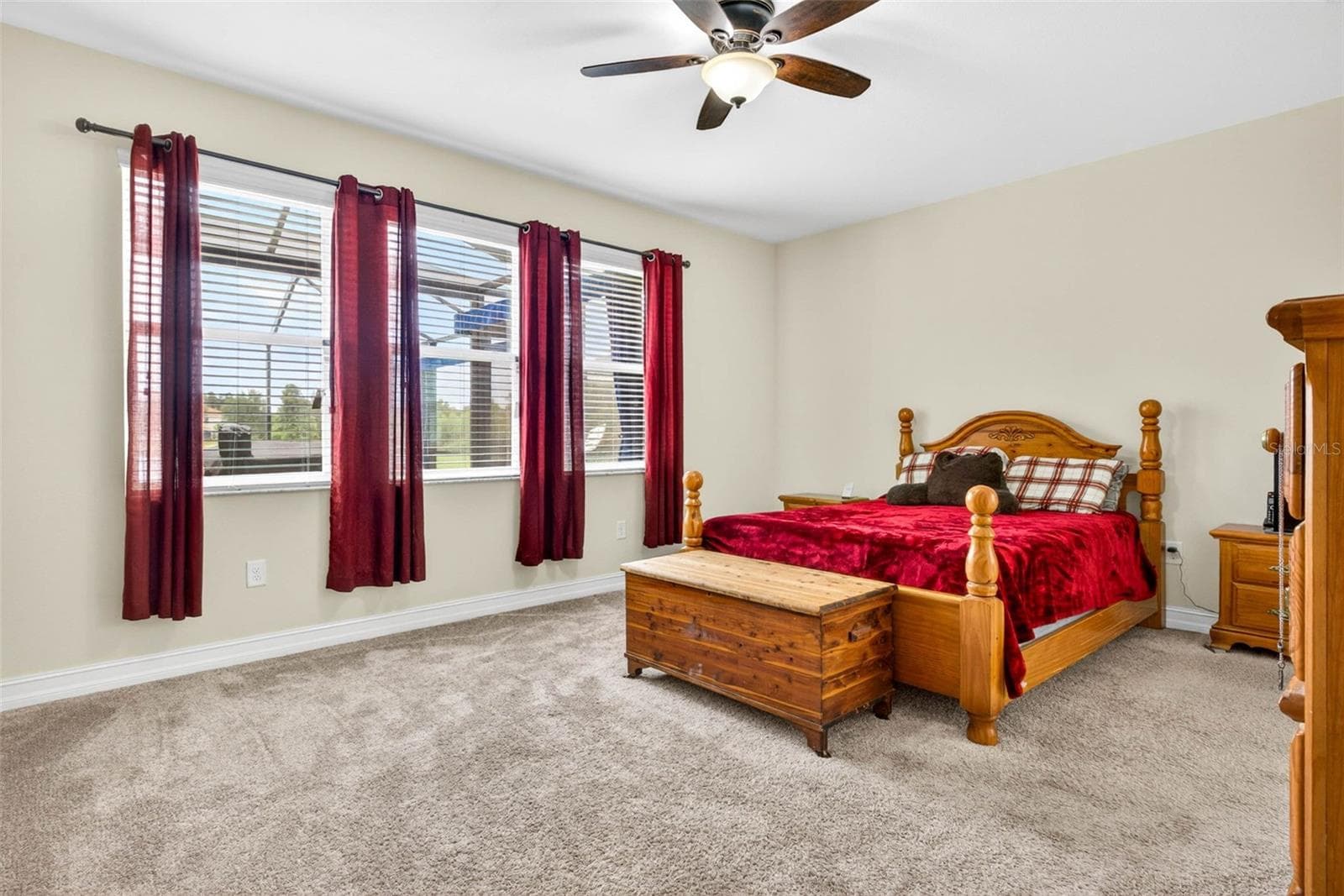 First floor primary has abundant space for full bedroom set and seating area. - 7109 BAY LAUREL CT, WESLEY CHAPEL