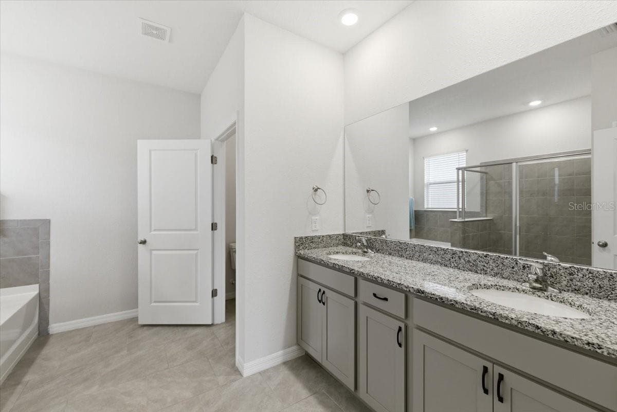 Primary en-suite - 1413 TROPICAL OASIS AVE, PLANT CITY