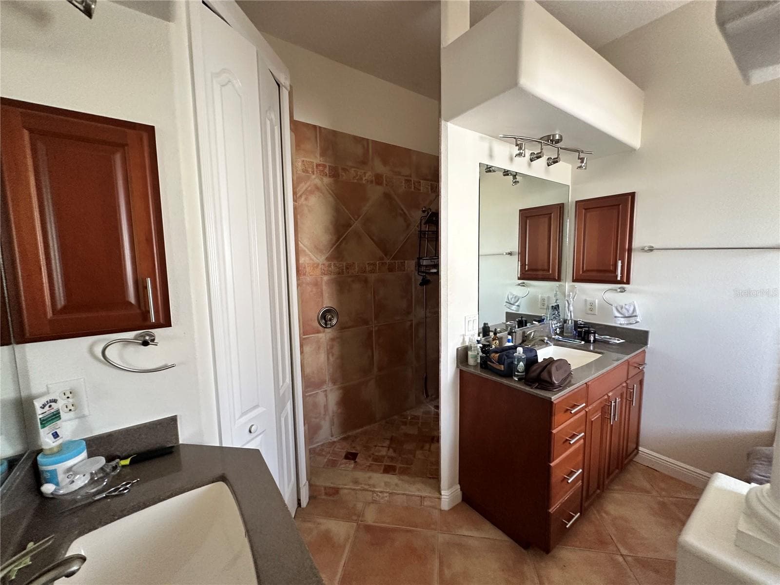 2119 Montclair - 2119 & 2125 MONTCLAIR DR #1 & 2, SARASOTA