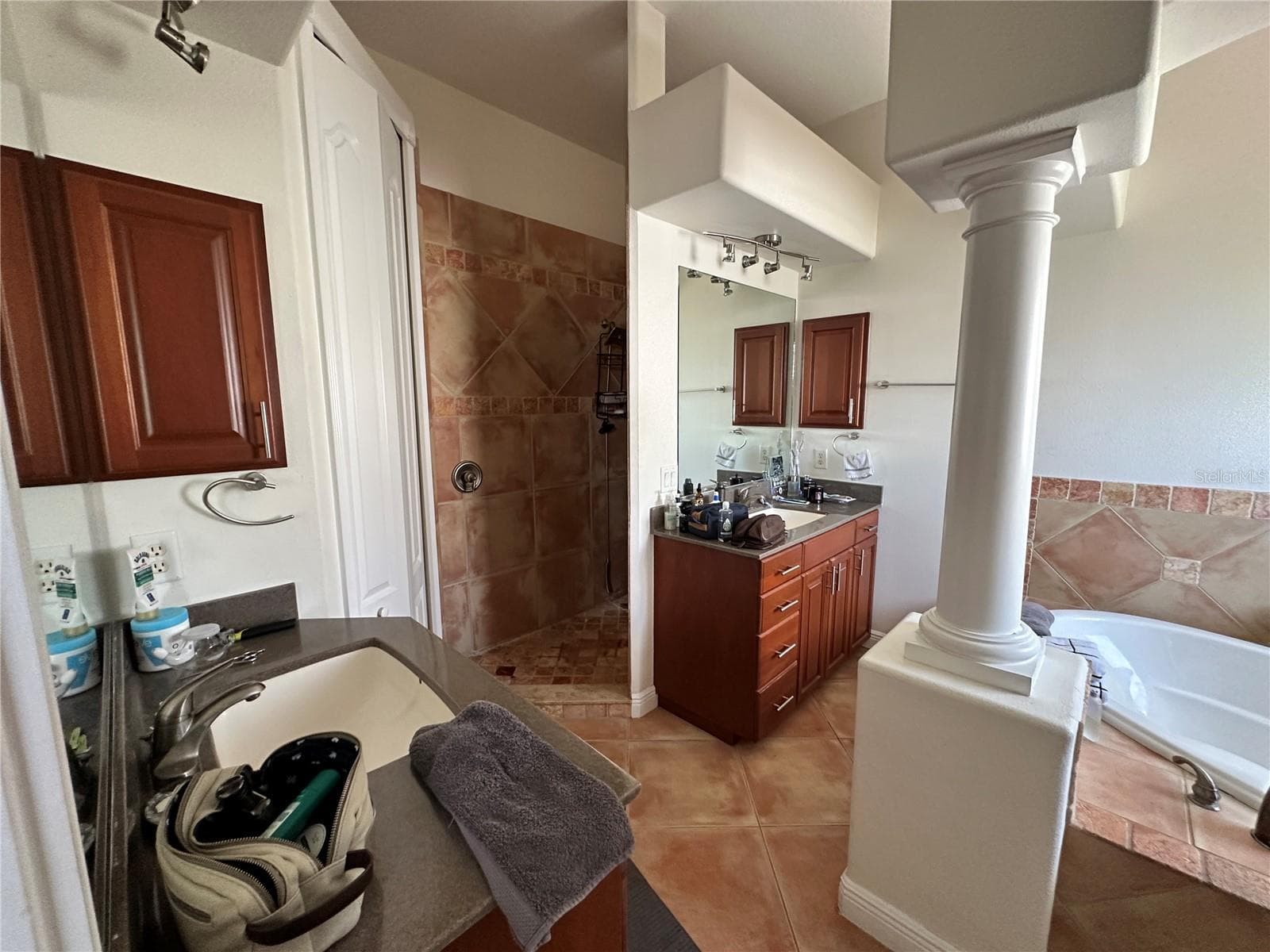 2119 Montclair - 2119 & 2125 MONTCLAIR DR #1 & 2, SARASOTA
