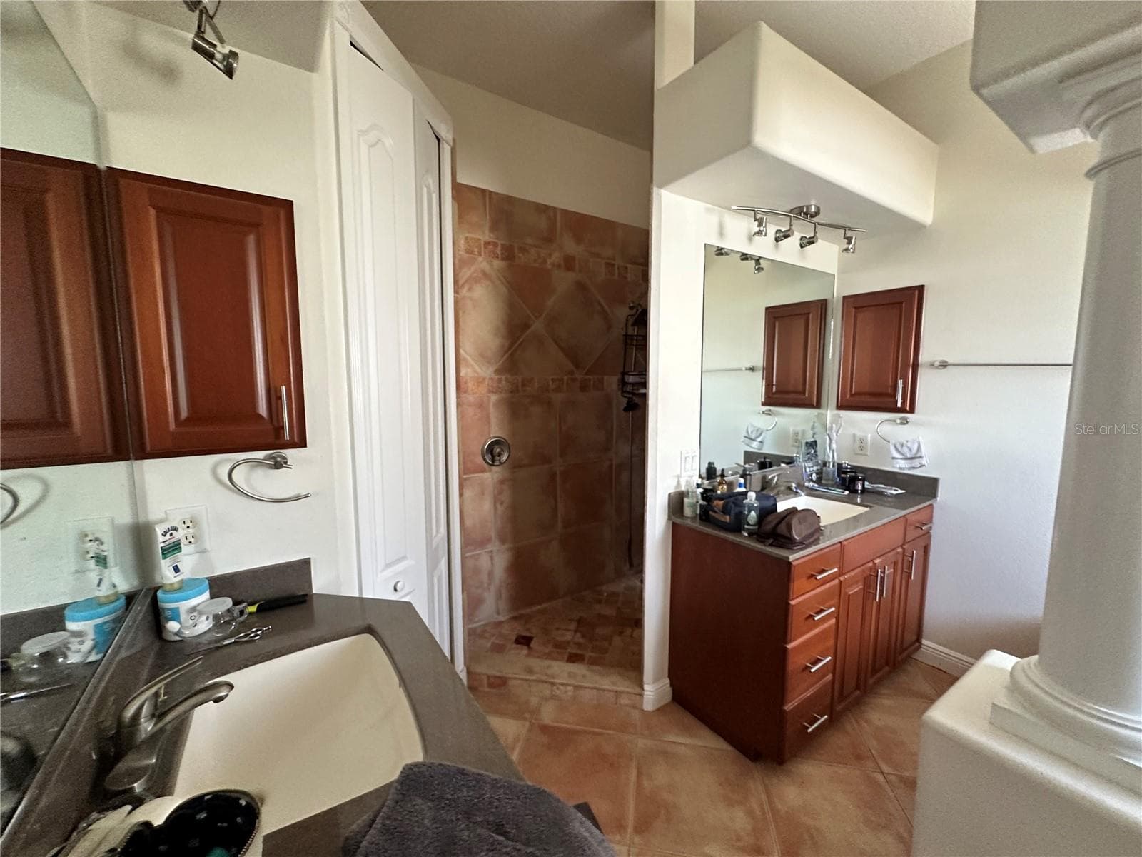 2119 Montclair - 2119 & 2125 MONTCLAIR DR #1 & 2, SARASOTA