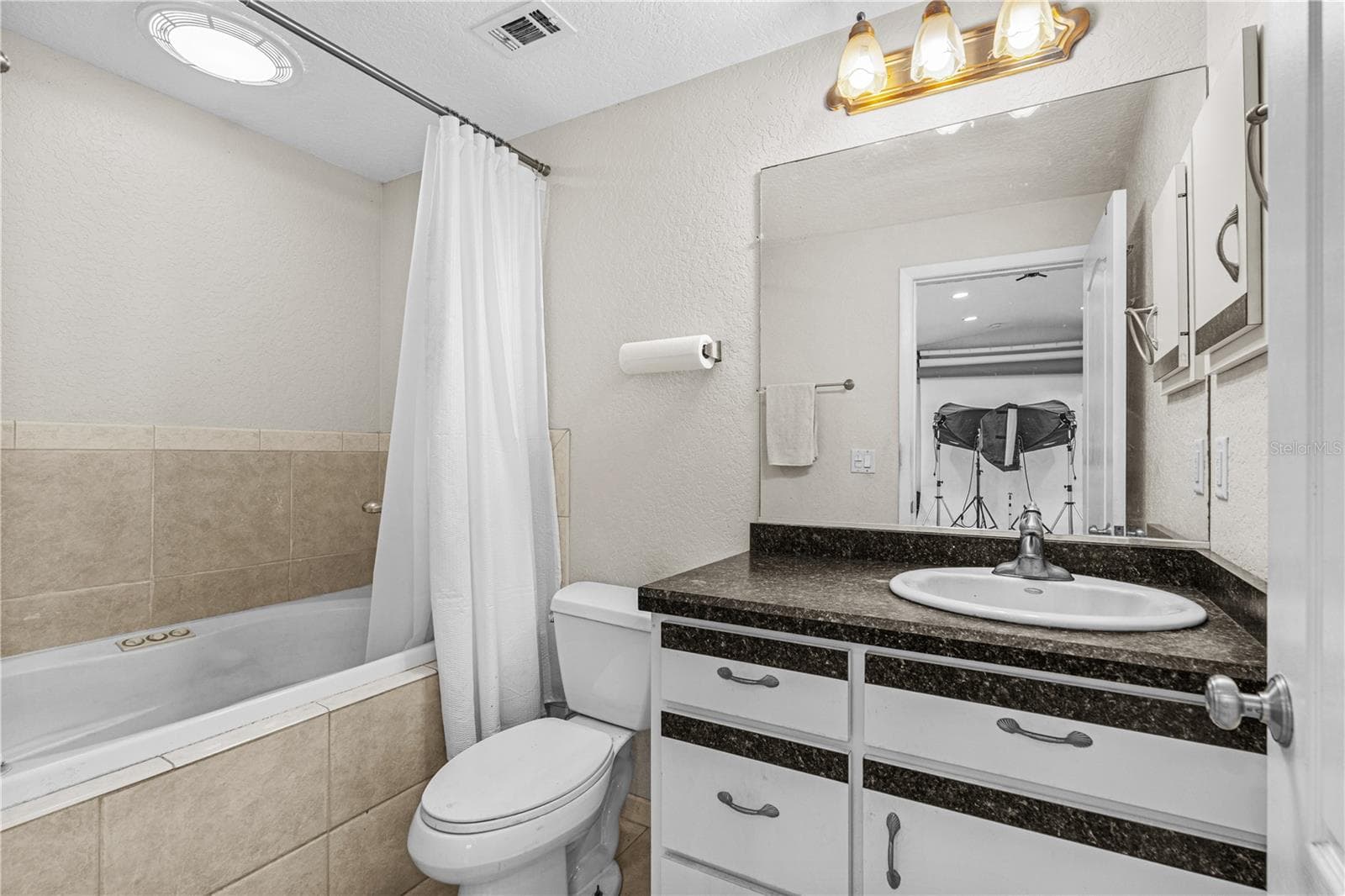 Single Family Residence at 1945 FERN PALM DR, EDGEWATER, photo 33 of 43