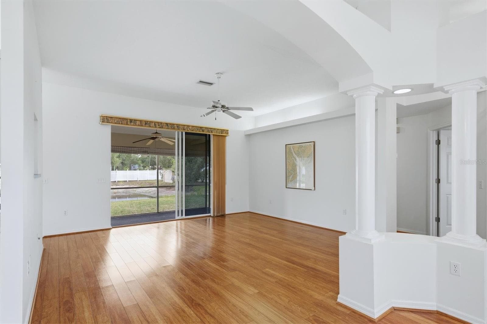 Living room - 2404 50TH DR E, BRADENTON