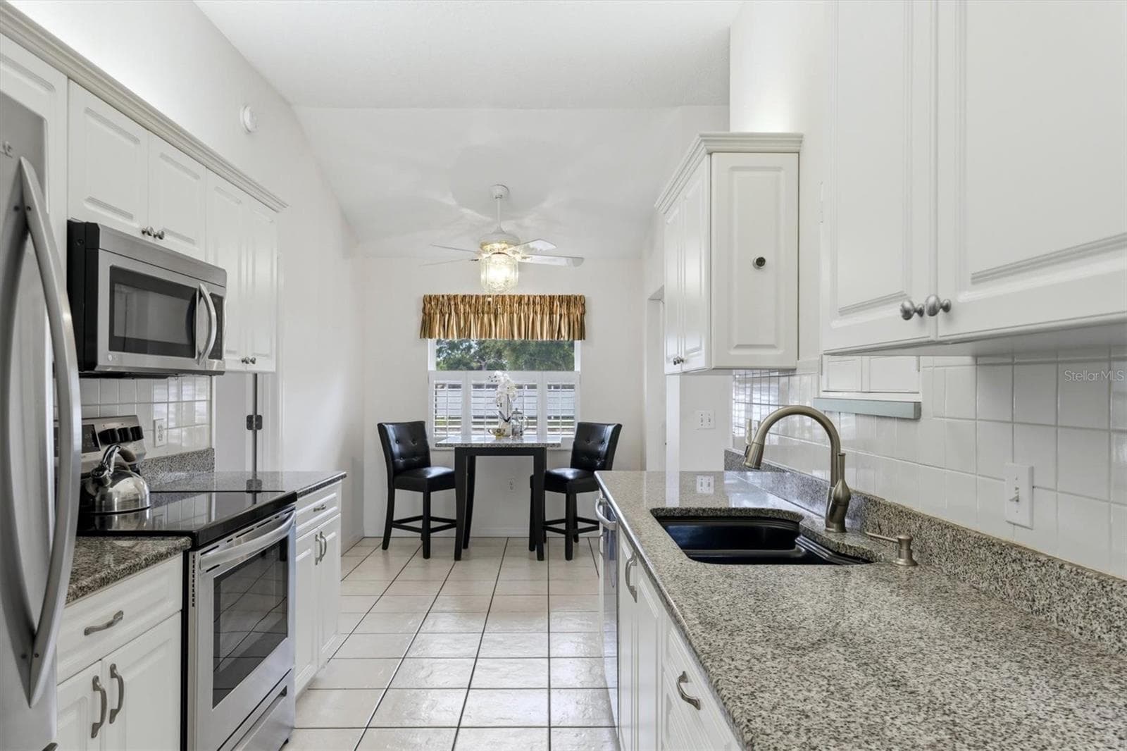Kitchen with breakfast nook. - 2404 50TH DR E, BRADENTON