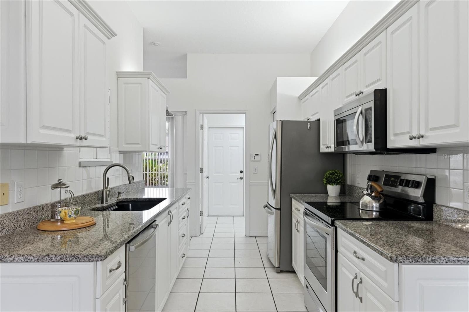Kitchen with granite countertops - 2404 50TH DR E, BRADENTON