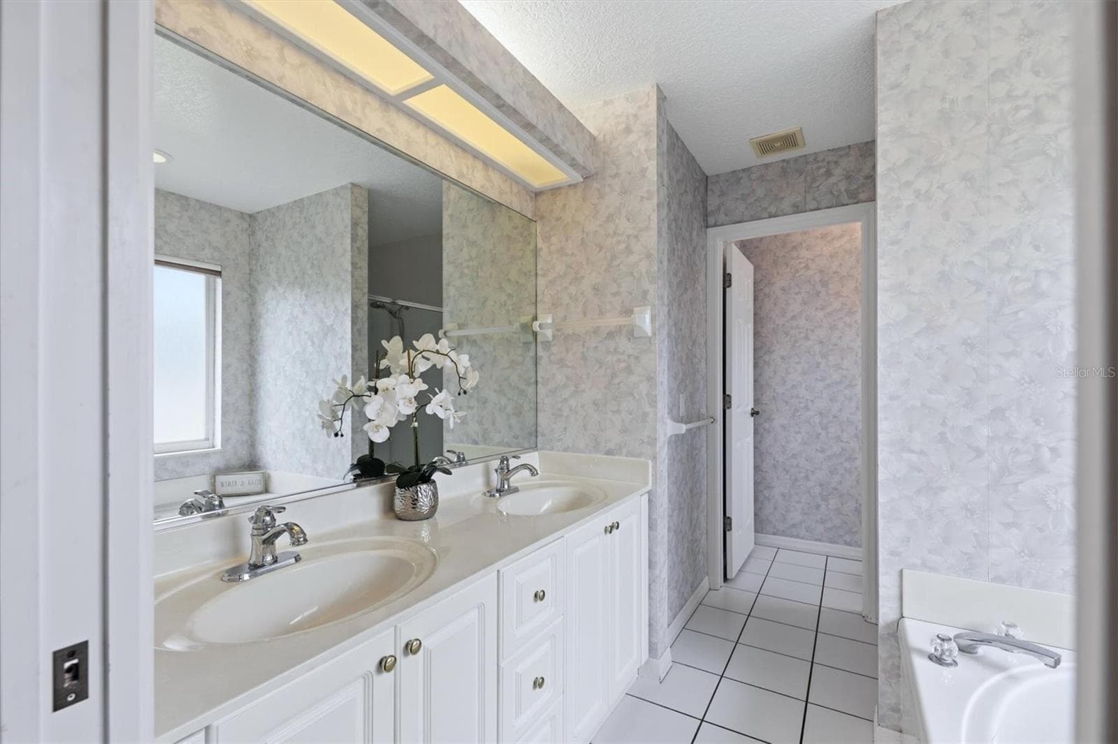 Primary bath - 2404 50TH DR E, BRADENTON