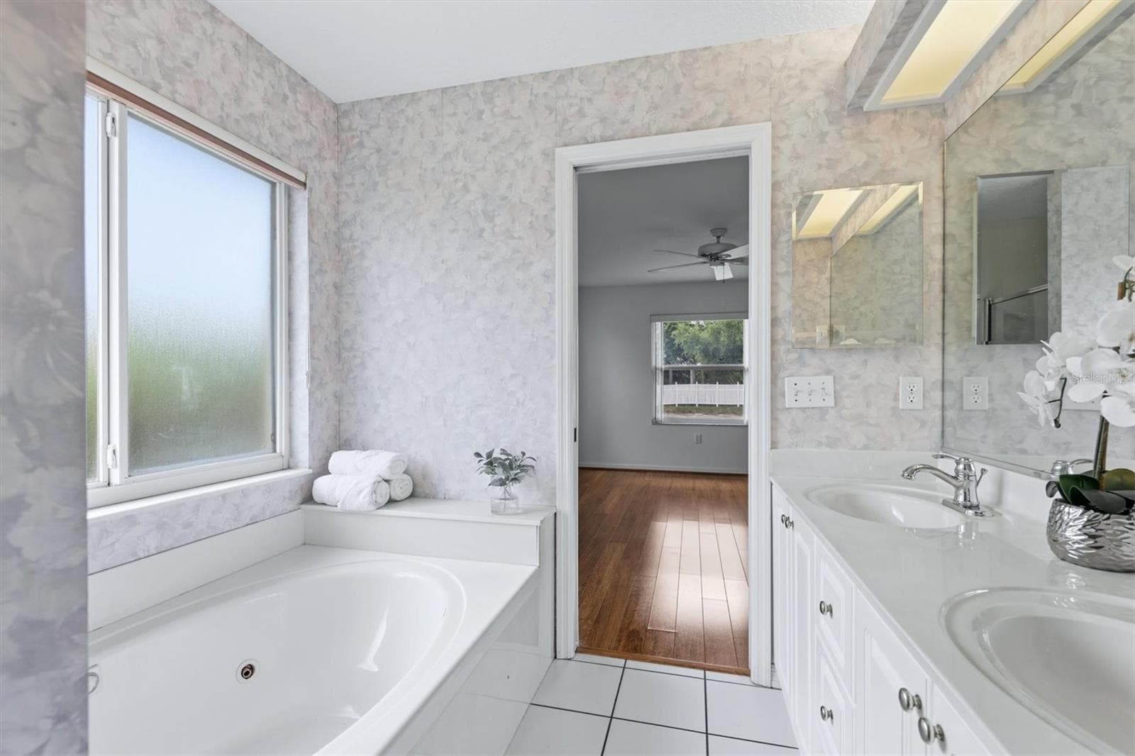 Primary bath - 2404 50TH DR E, BRADENTON