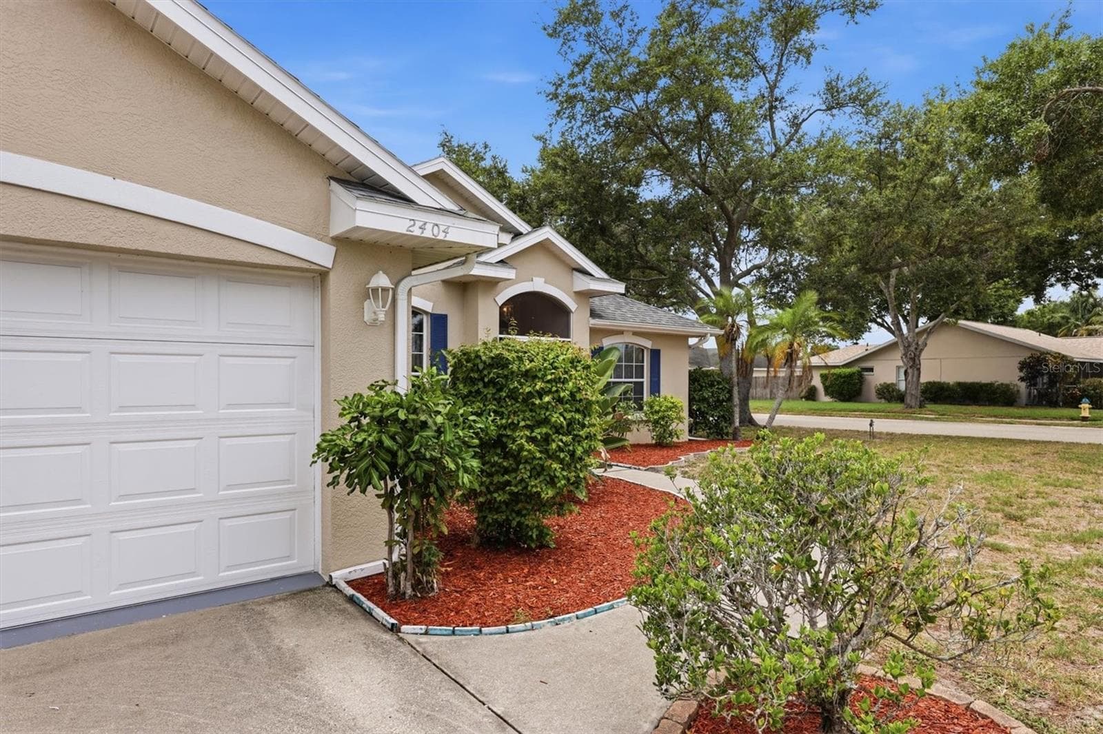 Front walkway - 2404 50TH DR E, BRADENTON