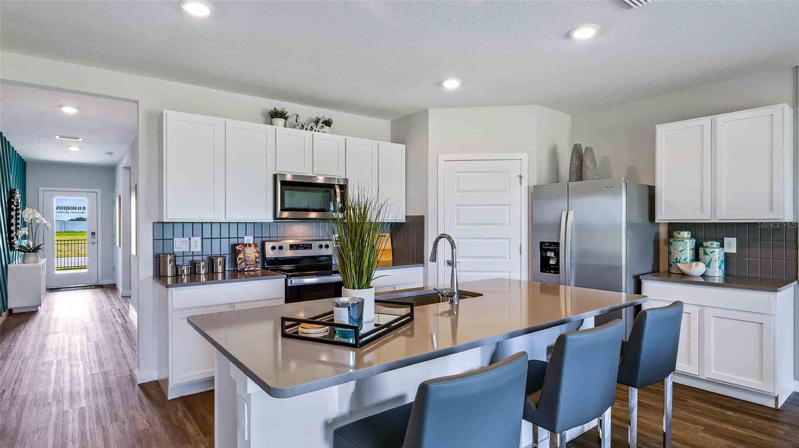 Single Family Residence at 18227 BEEHIVE TER, LAKEWOOD RANCH, photo 2 of 42