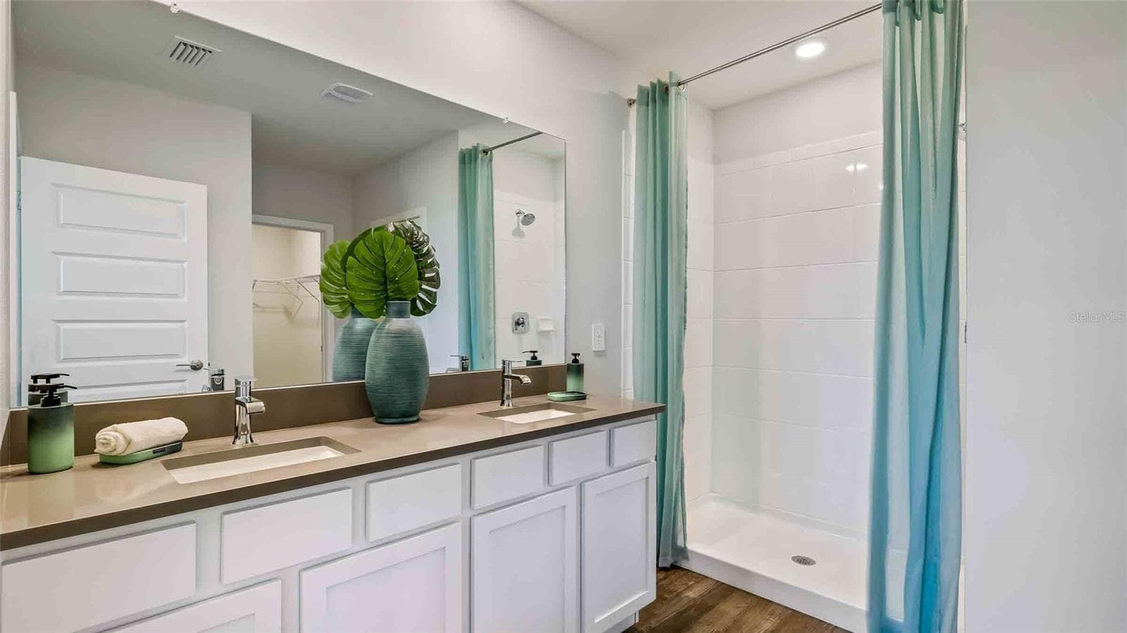 Single Family Residence at 18227 BEEHIVE TER, LAKEWOOD RANCH, photo 10 of 42