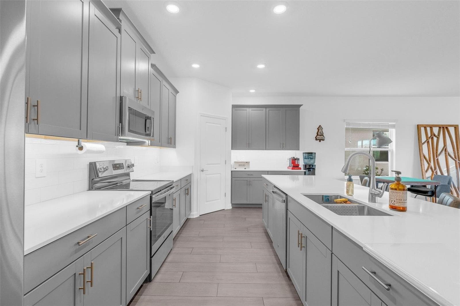 Single Family Residence at 11941 LANGUAGE WAY, ORLANDO, photo 10 of 71