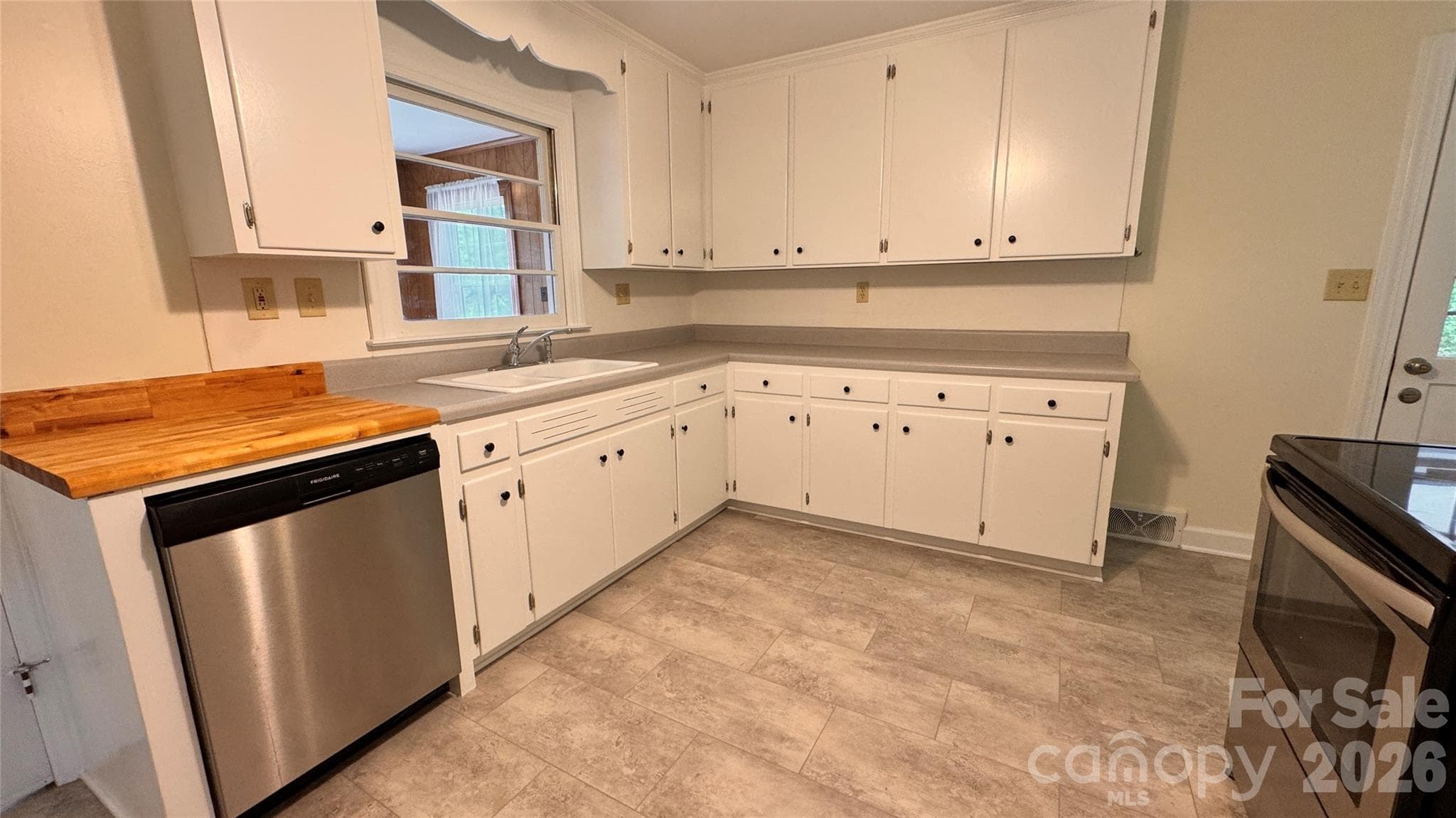 Single Family Residence at Statesville, photo 6 of 18