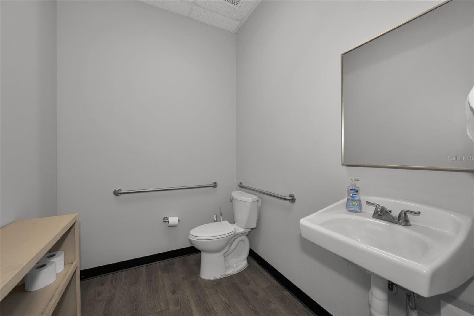 Bathroom in Suite 1 - 6581 SEMINOLE BLVD, SEMINOLE