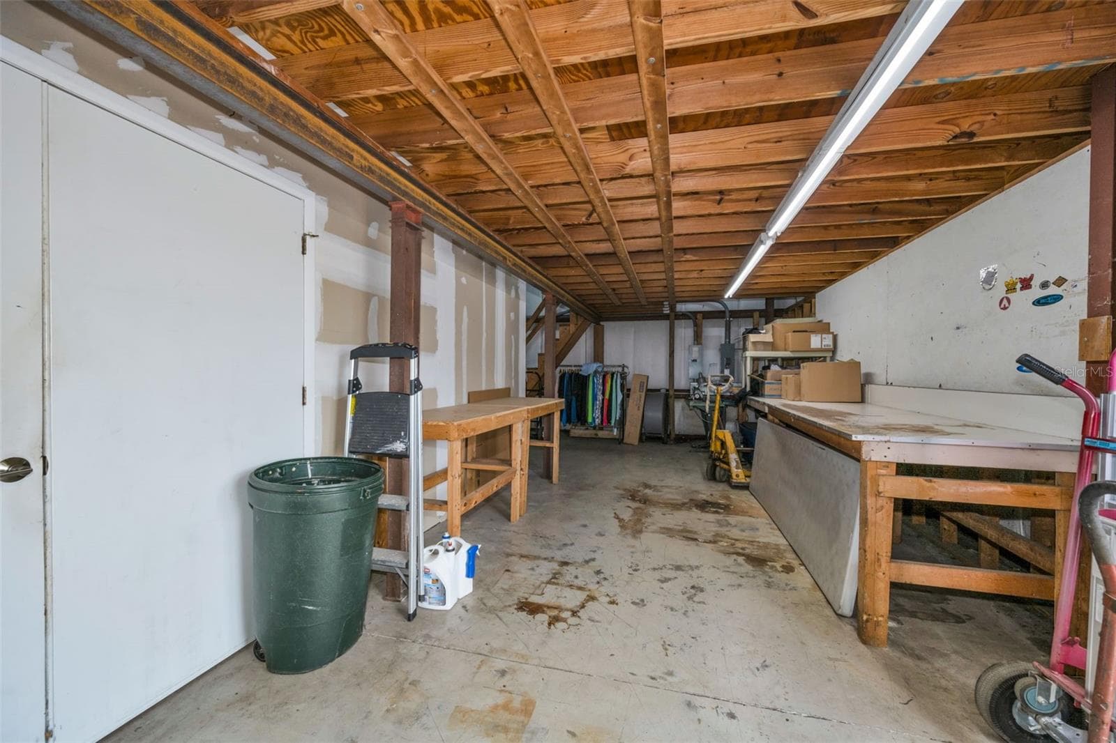 Receiving area at south entrance - 6581 SEMINOLE BLVD, SEMINOLE