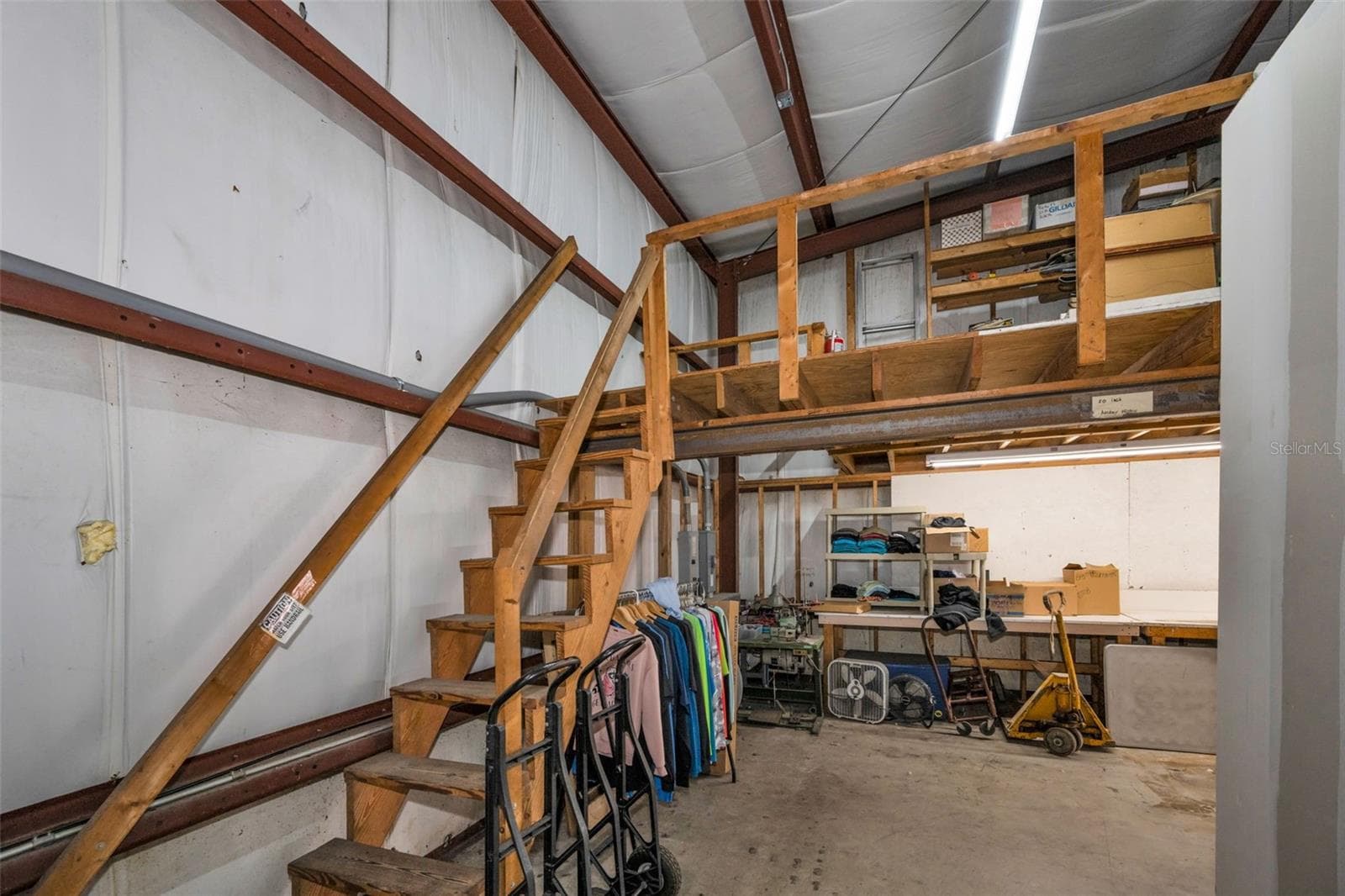 Mezzanine at south end - 6581 SEMINOLE BLVD, SEMINOLE