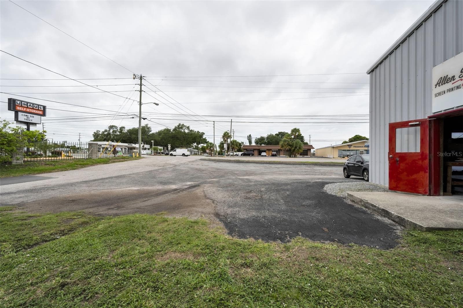 Area for additional parking. - 6581 SEMINOLE BLVD, SEMINOLE