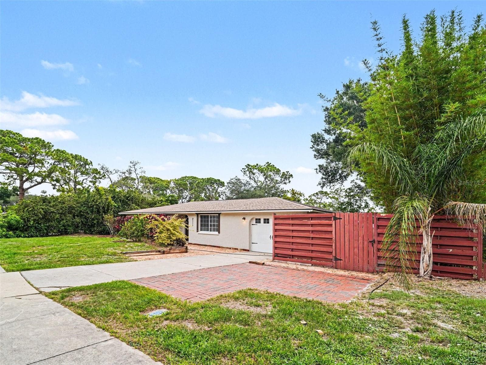Single Family Residence at 2111 FAIRFIELD AVE, SARASOTA, photo 2 of 21
