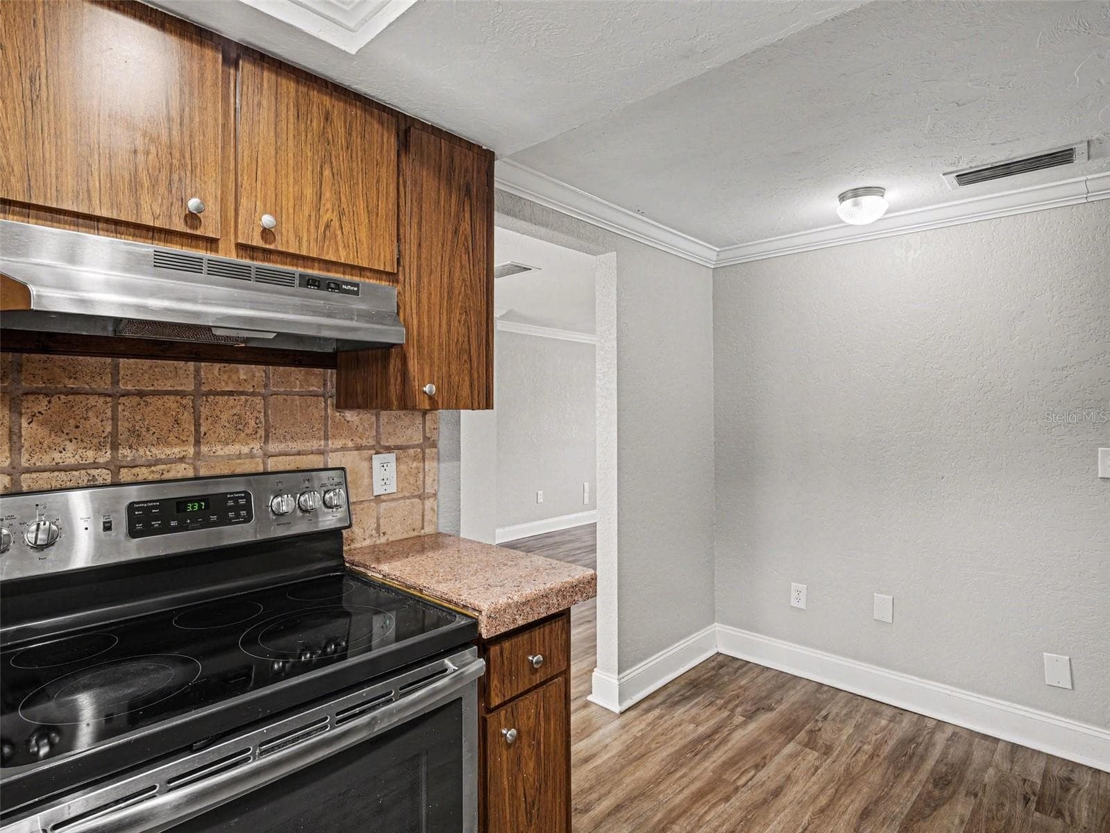 Single Family Residence at 2111 FAIRFIELD AVE, SARASOTA, photo 5 of 21