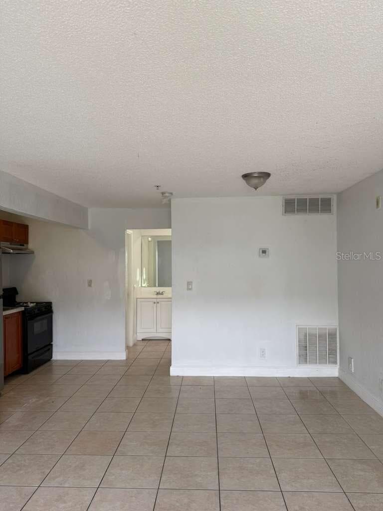 Condominium at 4251 NW 5TH ST #121, FORT LAUDERDALE, photo 5 of 9