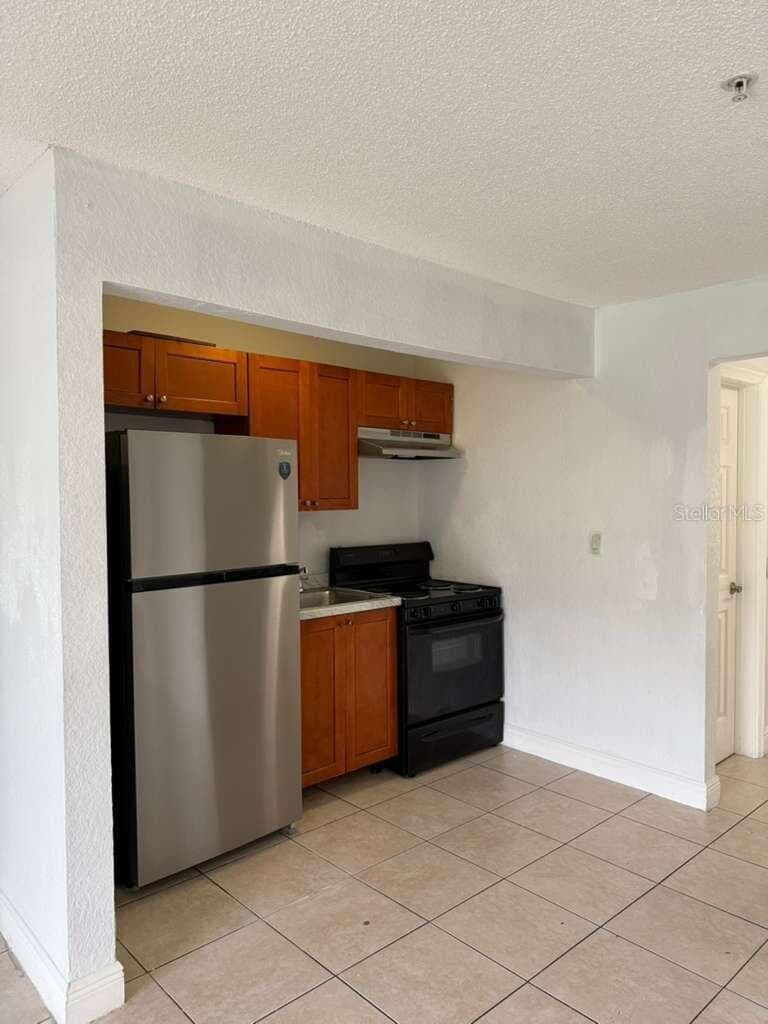 Condominium at 4251 NW 5TH ST #121, FORT LAUDERDALE, photo 7 of 9