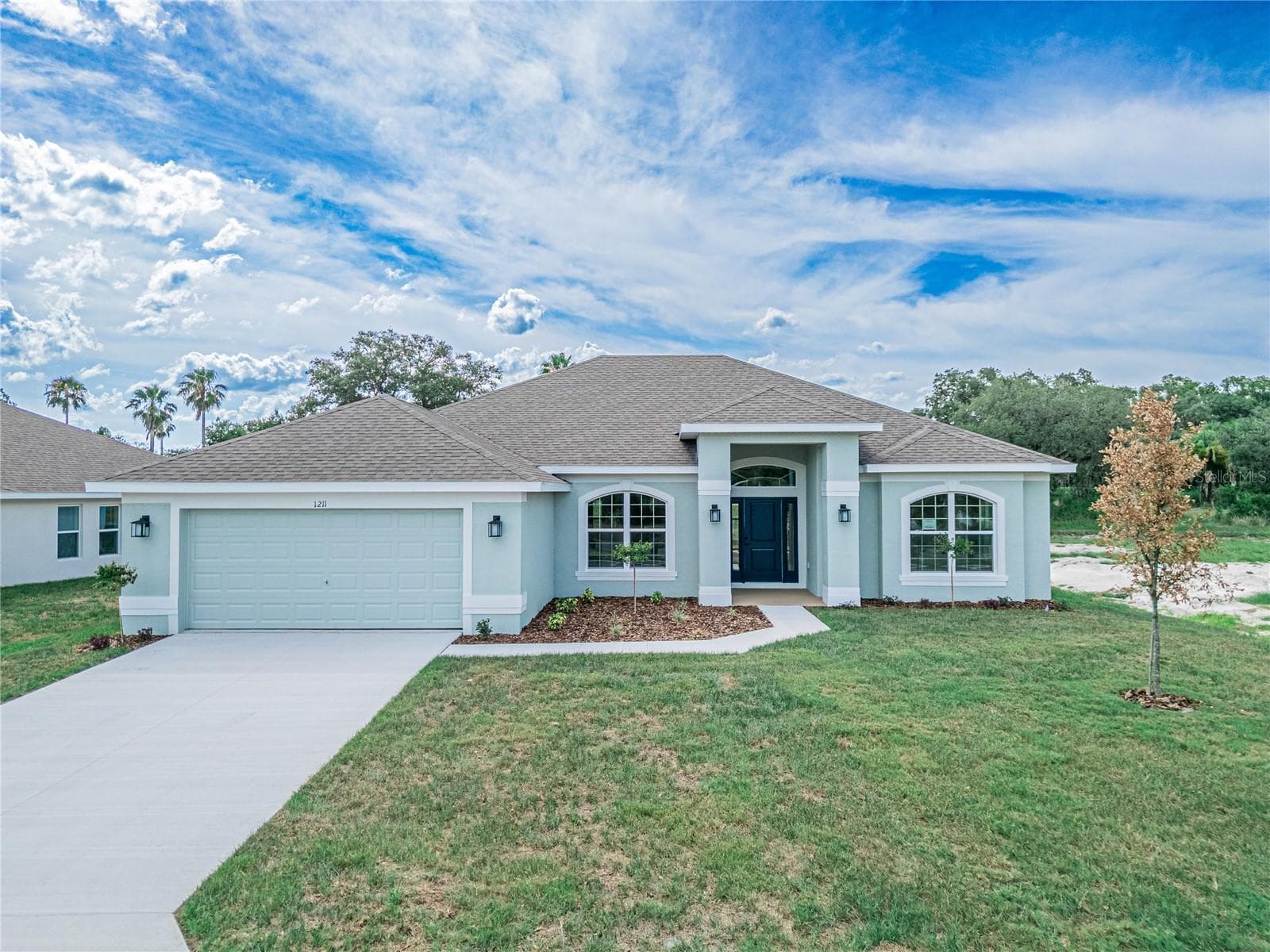 1211 HICKORY NUT DR