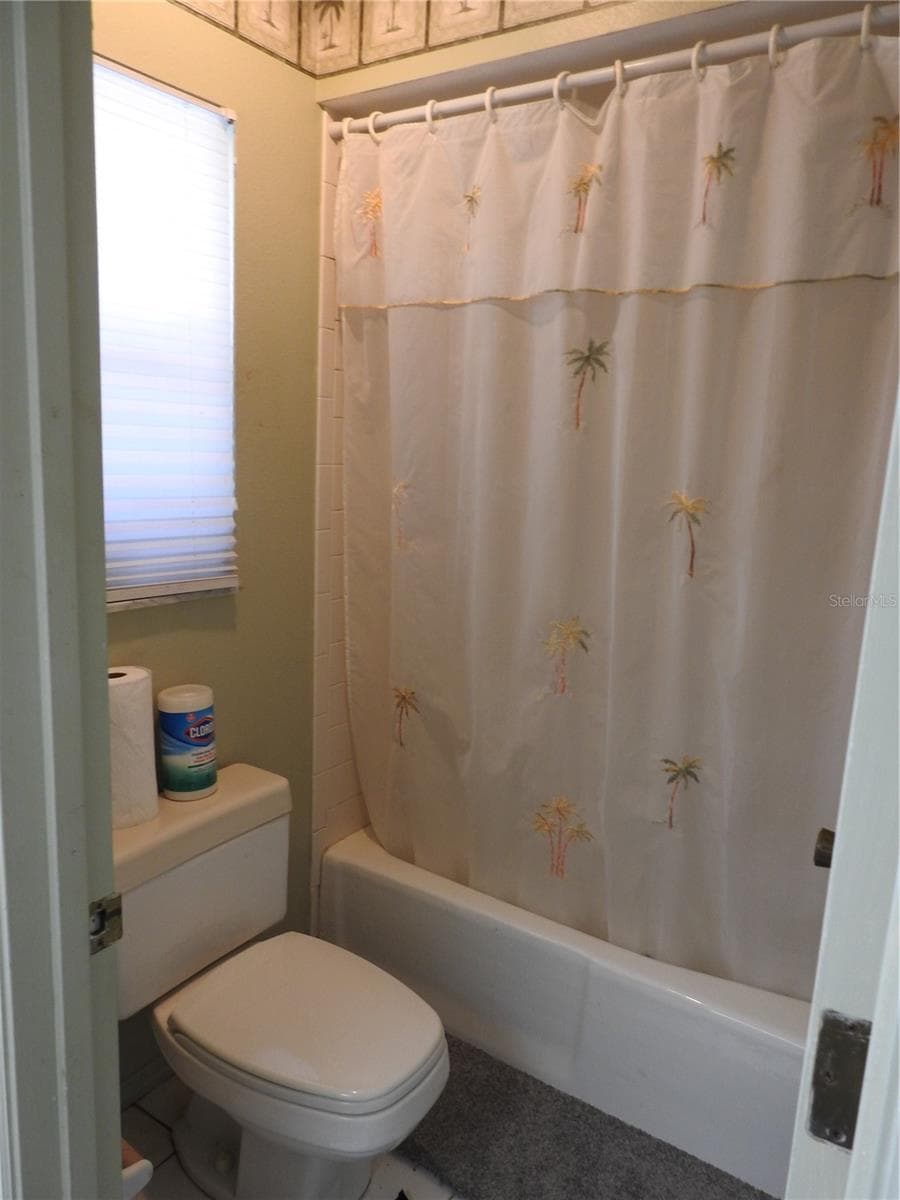 Guest bath - 2132 PENNSYLVANIA AVE, ENGLEWOOD
