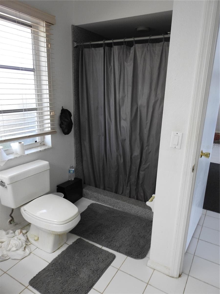 Master Shower - 2132 PENNSYLVANIA AVE, ENGLEWOOD