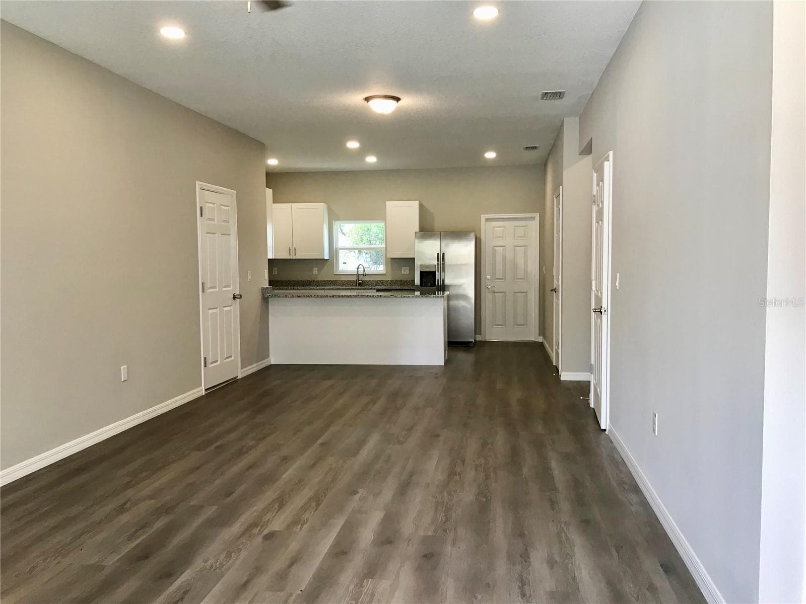 Single Family Residence at 5021 FINDERS CT, TAMPA, photo 3 of 4
