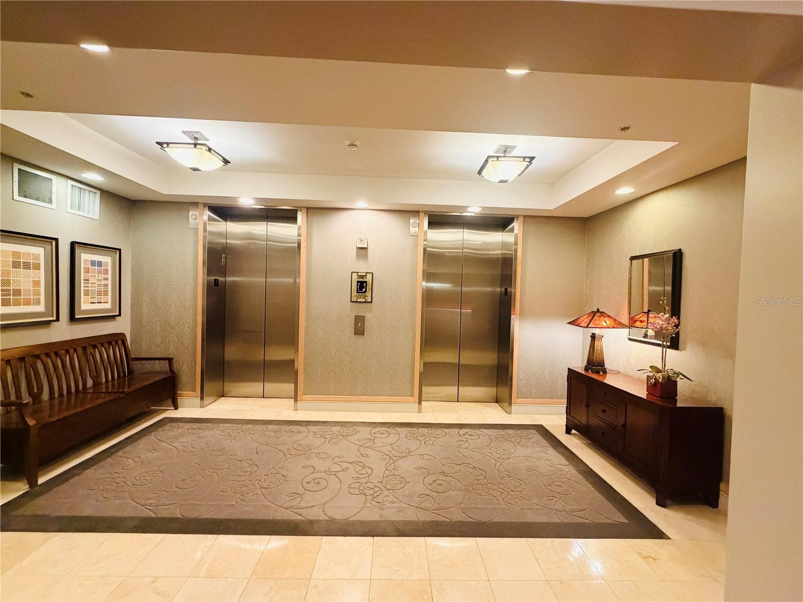 Condominium at 2305 EDGEWATER DR #1708, ORLANDO, photo 2 of 23