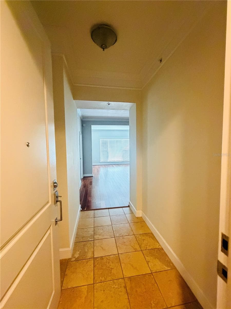Condominium at 2305 EDGEWATER DR #1708, ORLANDO, photo 4 of 23