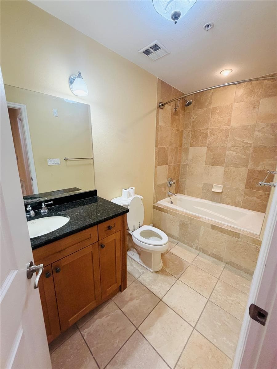 Condominium at 2305 EDGEWATER DR #1708, ORLANDO, photo 17 of 23