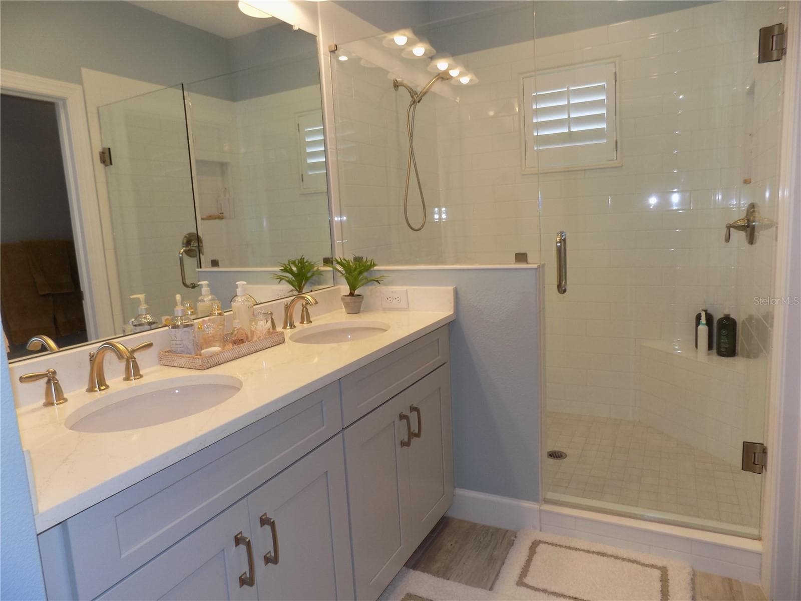 Beautiful primary bath - 2511 CORAL CT, INDIAN ROCKS BEACH