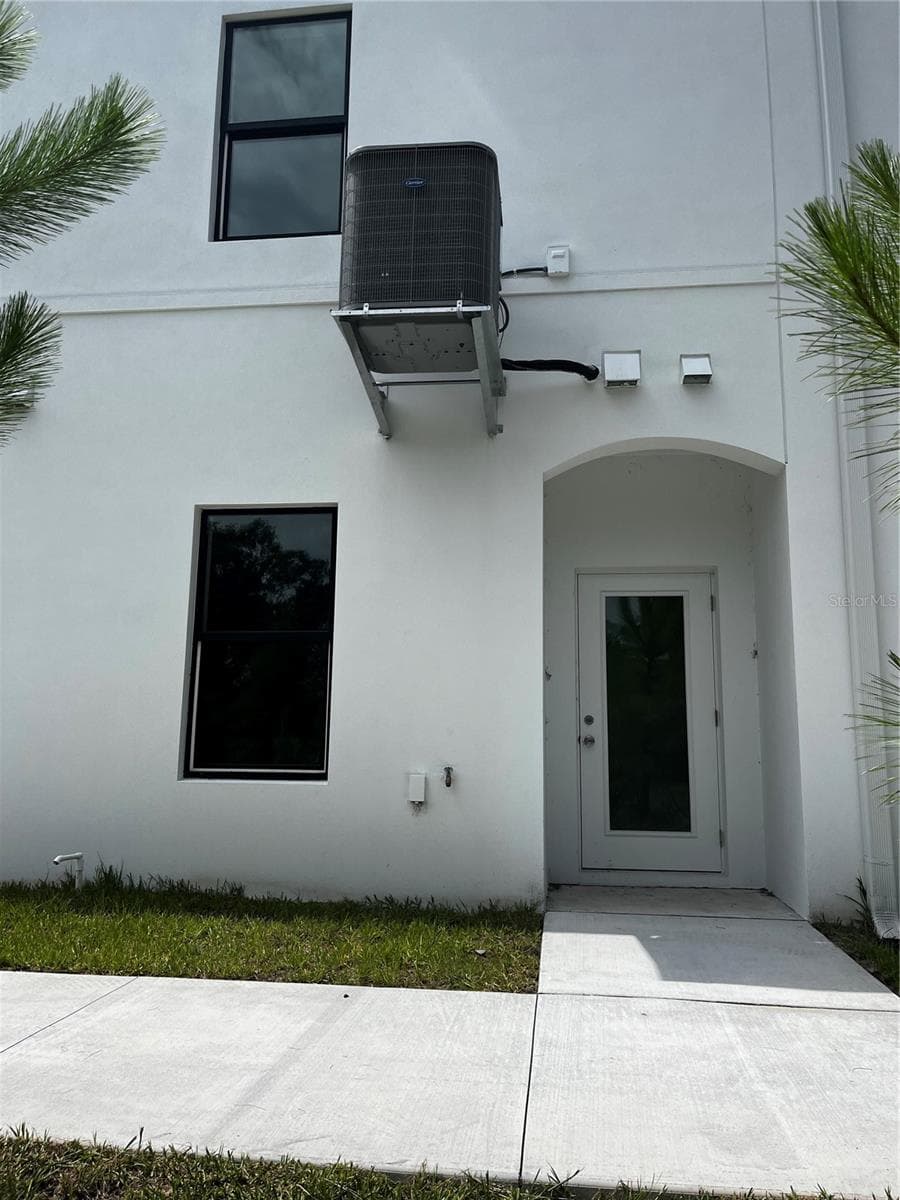 Townhouse at 4363 CAMBIO GARDENS CT, TAMPA, photo 2 of 3