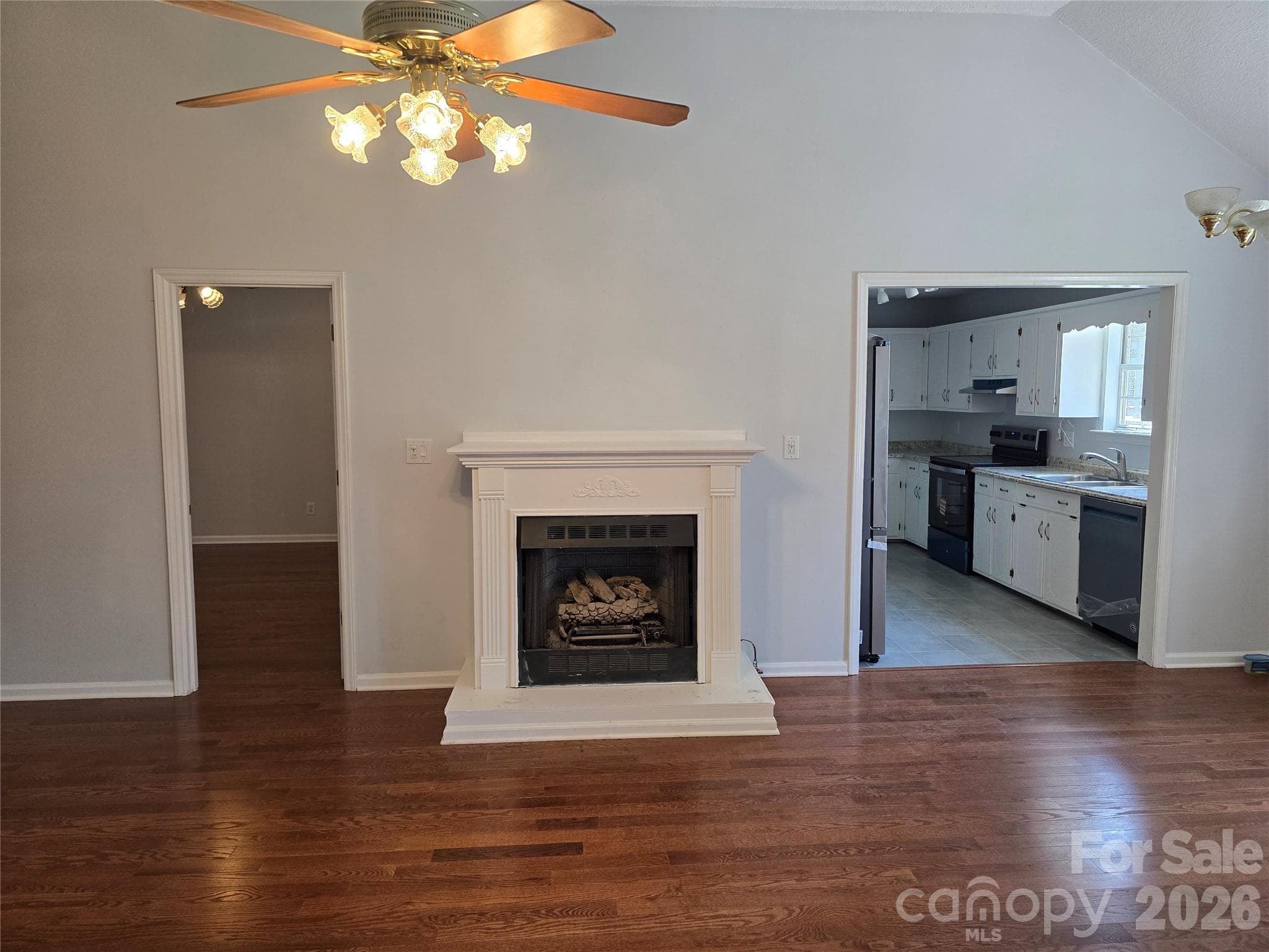 Fireplace to enjoy on those cool nights - Lancaster