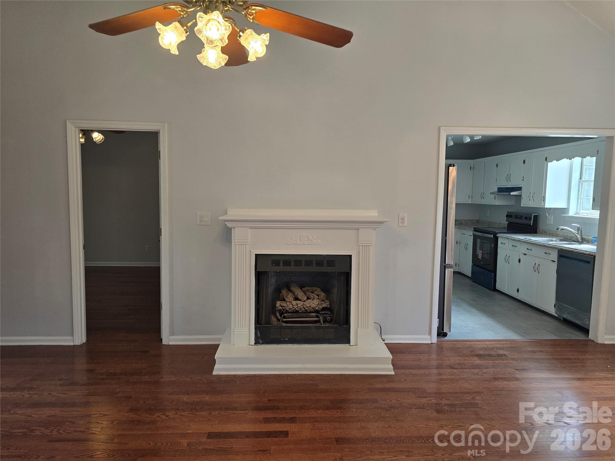 Single Family Residence at Lancaster, photo 9 of 44
