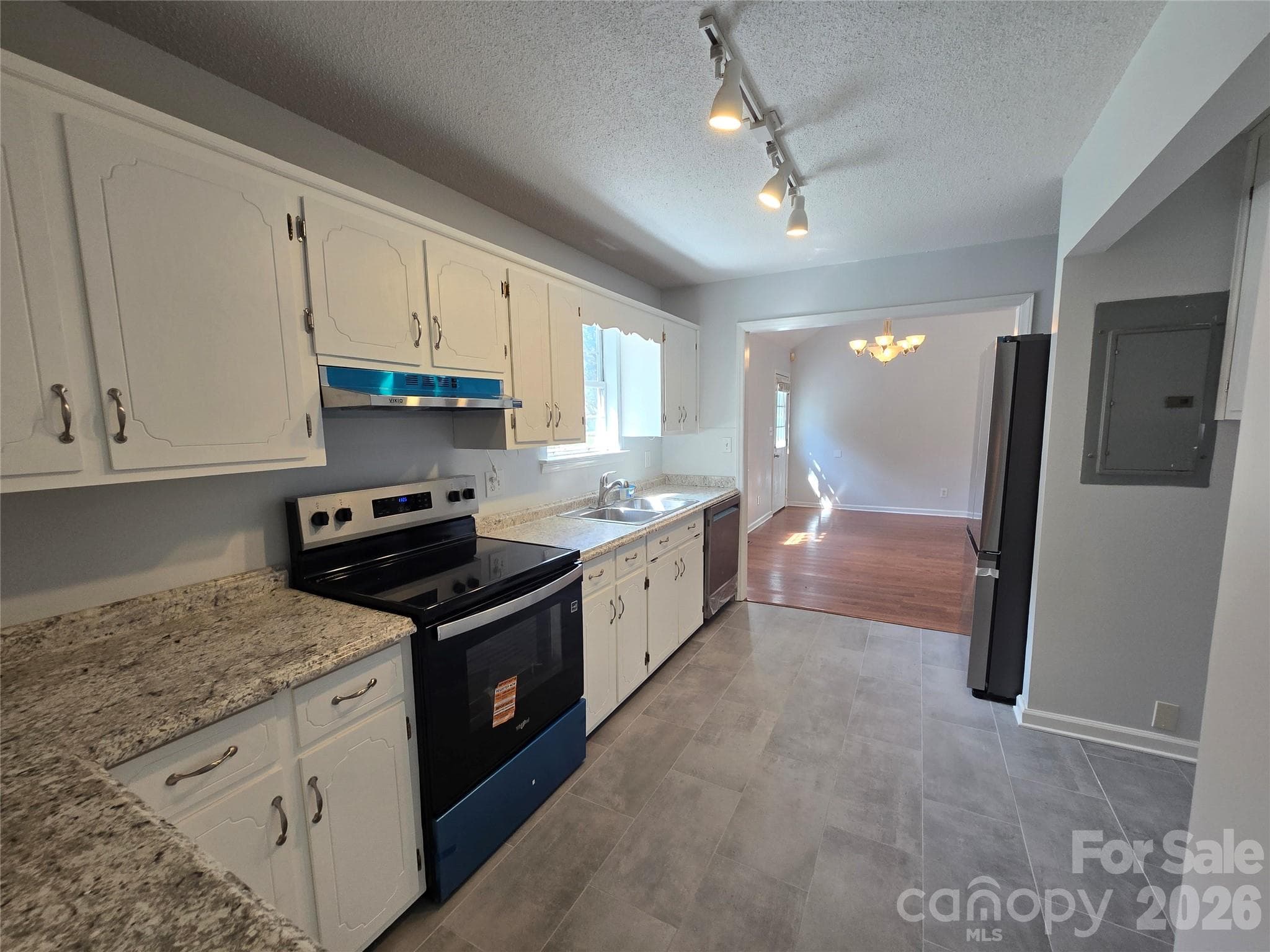 Single Family Residence at Lancaster, photo 10 of 44
