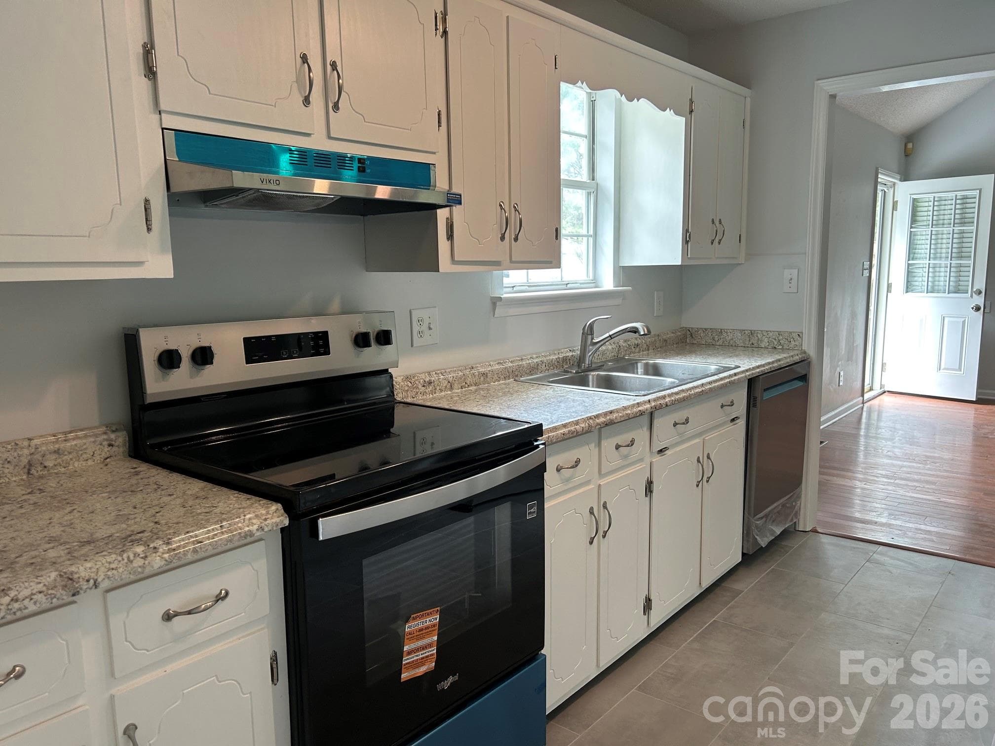 Single Family Residence at Lancaster, photo 11 of 44