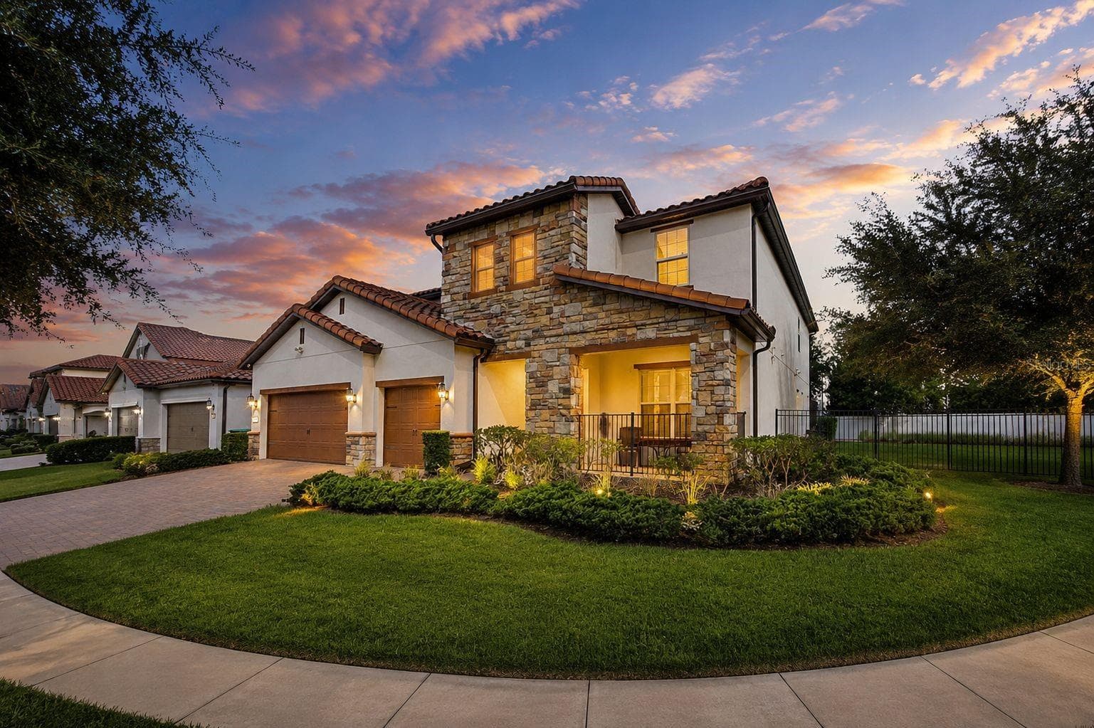 10902 CITRON OAKS DR