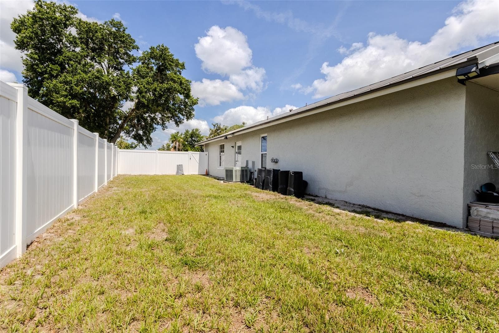 Side-fenced yard, perfect for your pets, accessible from garage service door or front driveway gate - 1861 CROWLEY CIR E, LONGWOOD
